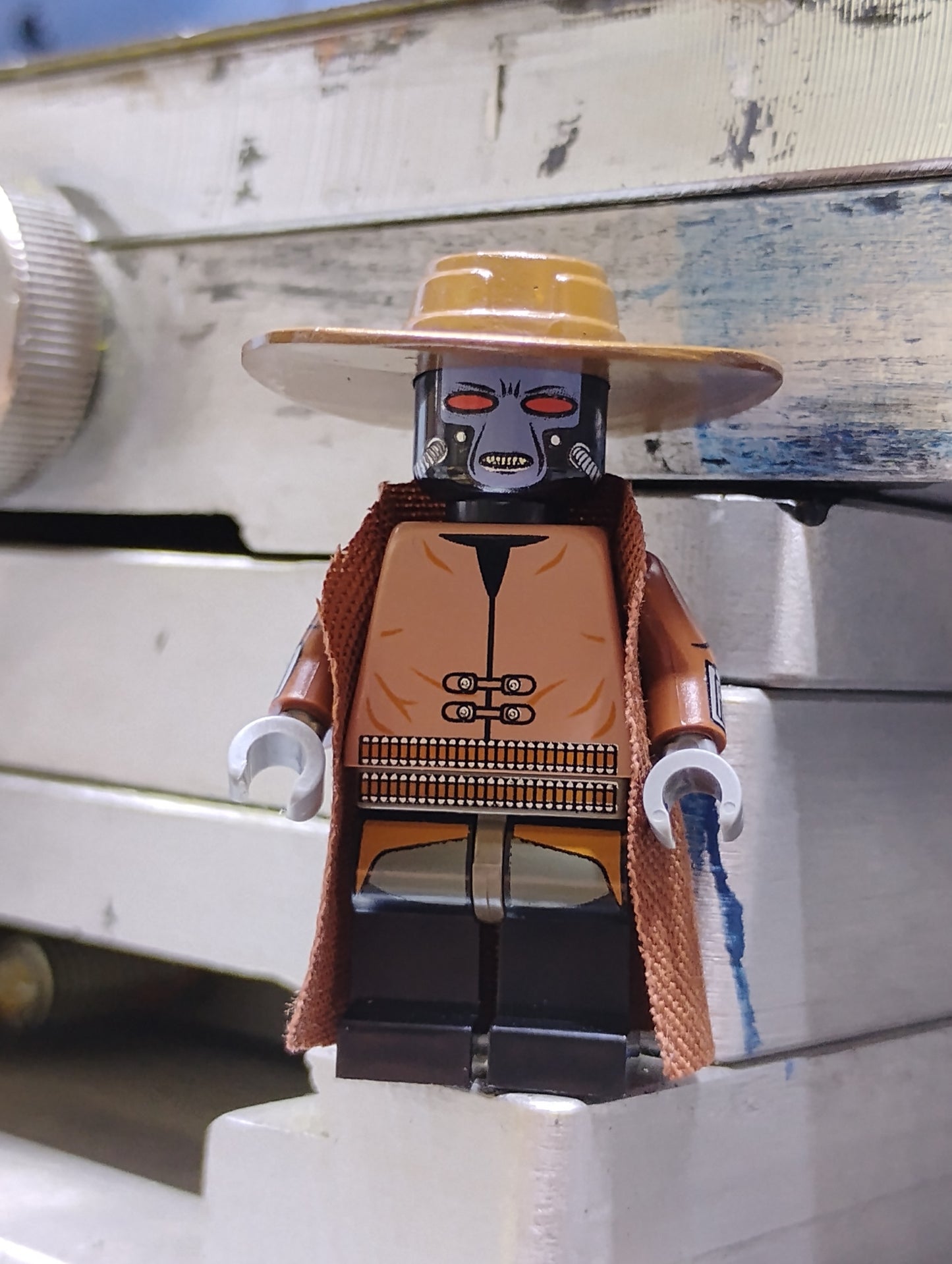 Thrawnbuilds/Minifigureplug Sand Red/Sand Blue Bounty Hunter (Reddish Brown Arms)